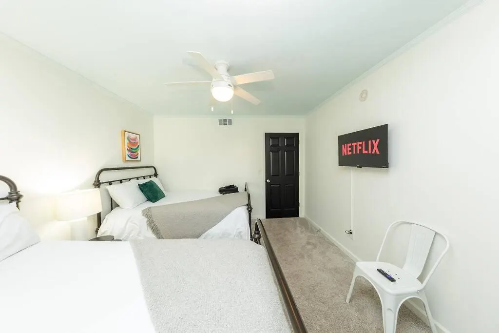 Luxury Midtown 2Br Family Suite Sleeps 8 Guests With Private Balcony And Optional Parking Walk To Parthenon & Vanderbilt Near Broadway ナッシュビル 0*,