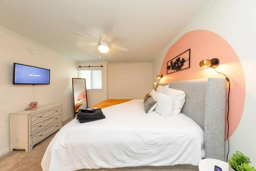 Luxury Midtown 2Br Family Suite Sleeps 8 Guests With Private Balcony And Optional Parking Walk To Parthenon & Vanderbilt Near Broadway ナッシュビル アパート