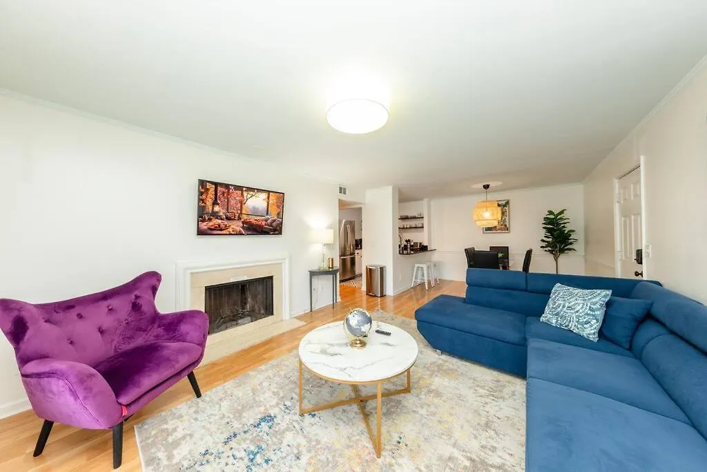 Luxury Midtown 2Br Family Suite Sleeps 8 Guests With Private Balcony And Optional Parking Walk To Parthenon & Vanderbilt Near Broadway ナッシュビル 0*,  米国